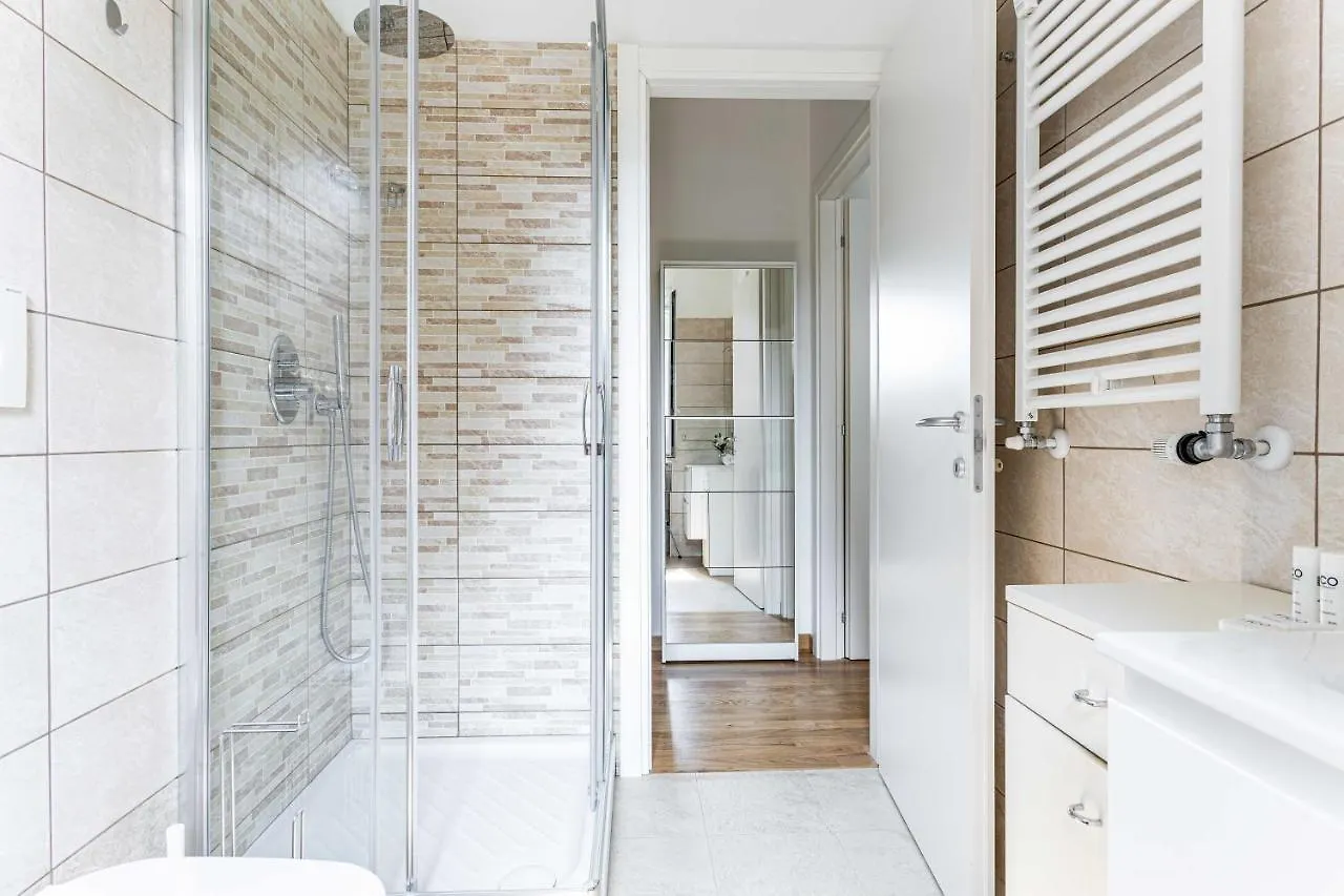 Appartamento Joivy Adorable Flat With Balcony Milano 0*,